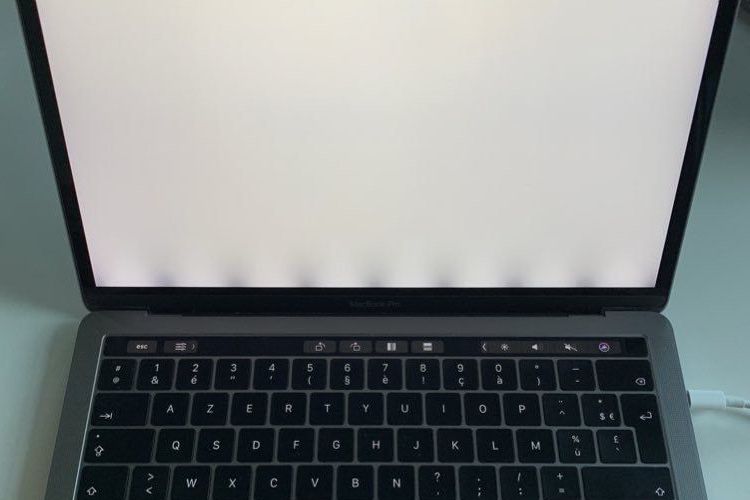 Apple is expanding the 13-inch MacBook Pro screen repair program

