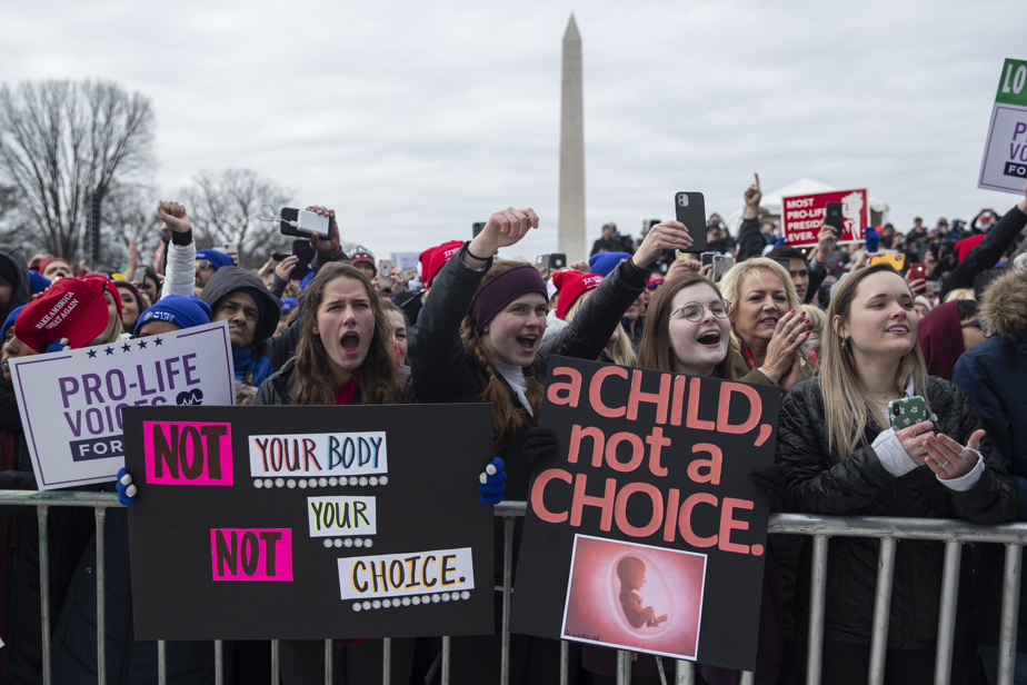 Biden advances cautiously in favor of abortion rights

