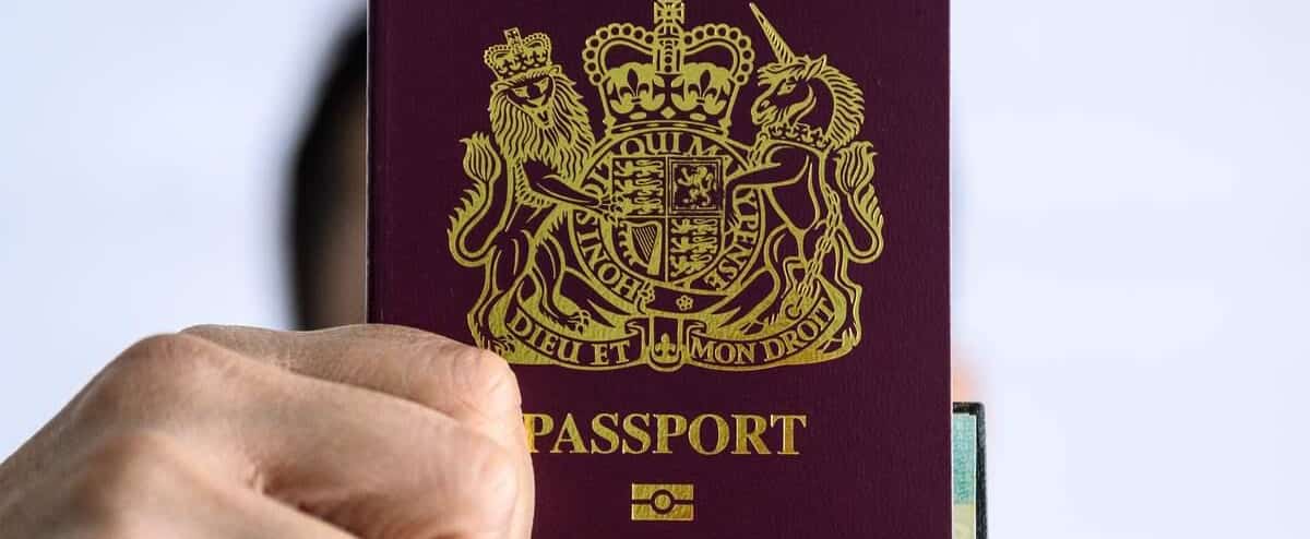 London offers longer visas to millions of Hong Kong residents

