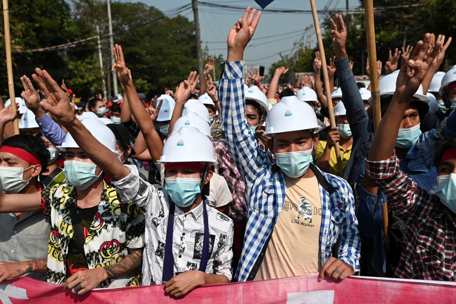   Burma |  Demonstrators denounce 
