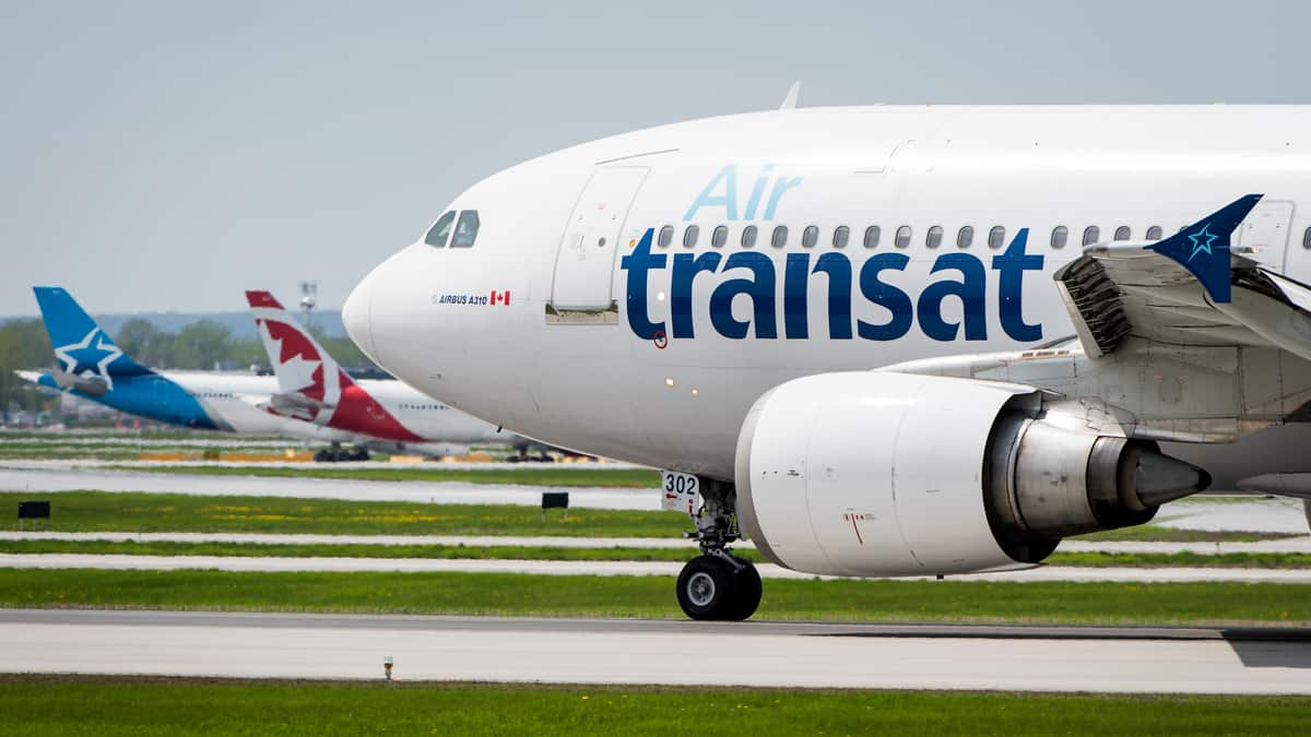 “We will not abandon Air Transat,” Legault promises

