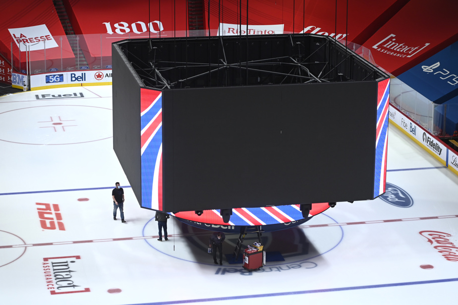 Giant screen at Bell Center