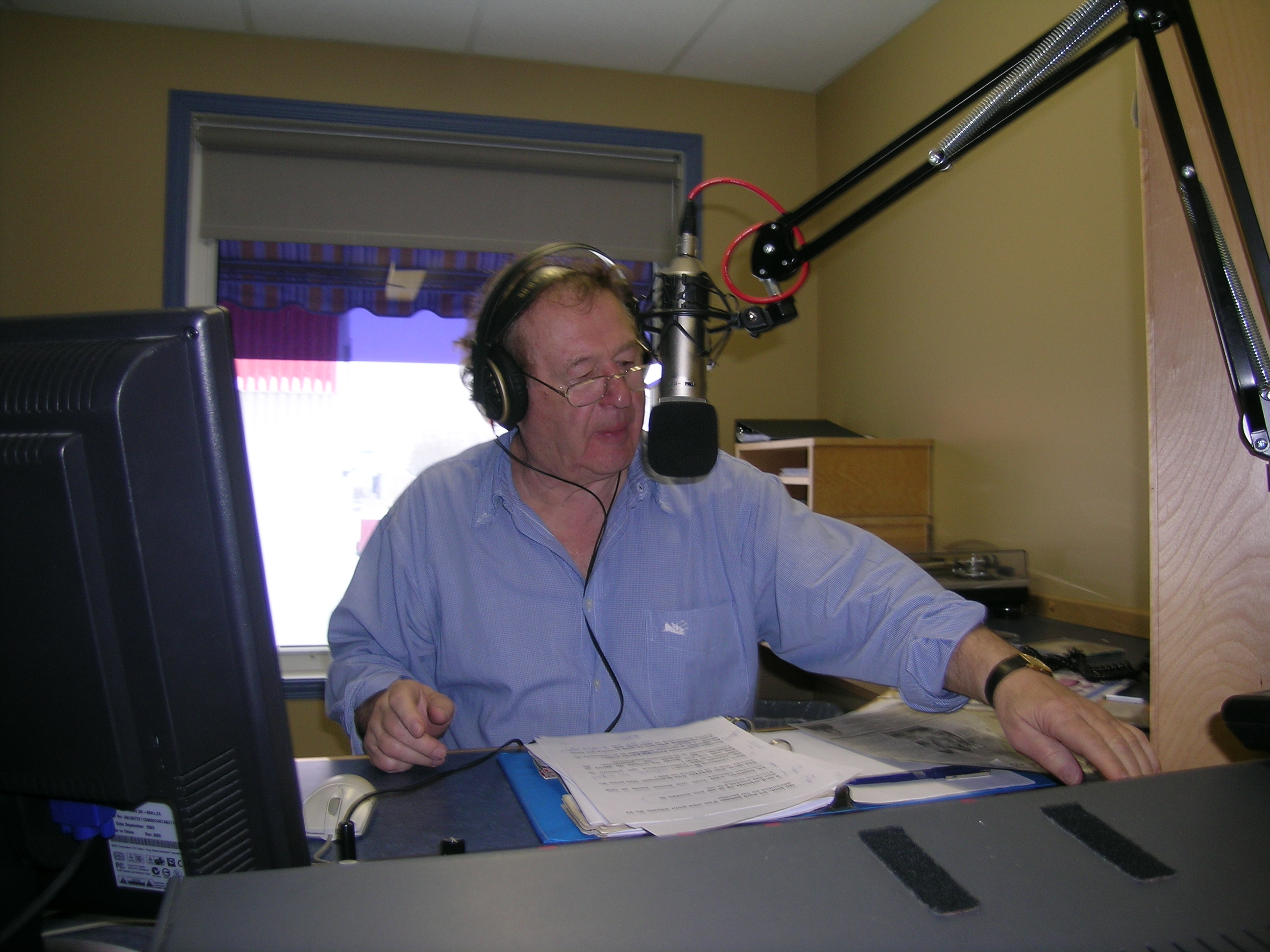 Whether in CJBR radio-tele, CFER-TV, CFLP, CKMN, Jean Brisson has always had this passion to inform, entertain and connect with his fans.