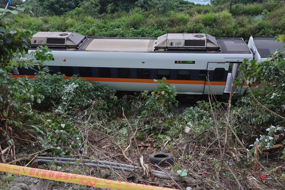   Taiwan |  At least 50 dead in derailment

