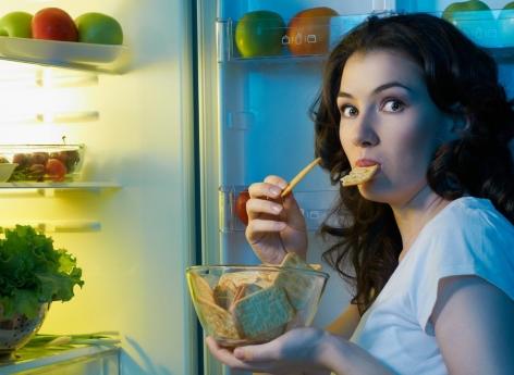Eating snacks in the evening makes you less efficient the next day

