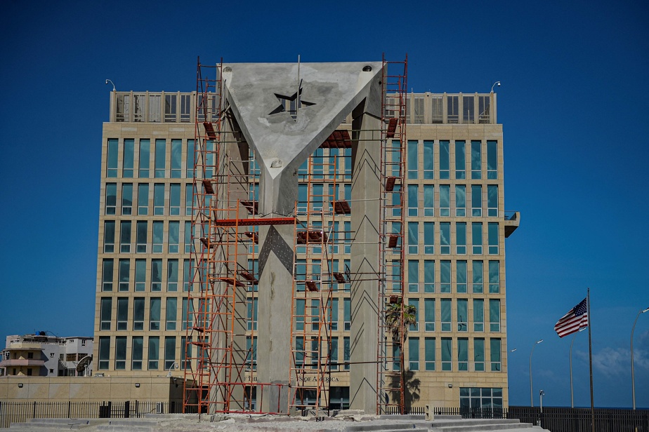 In Cuba, a huge concrete flag defies the US embassy

