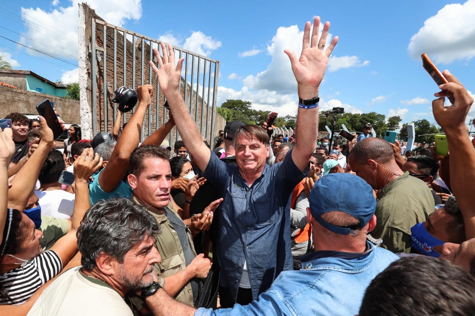   Brazil |  President Bolsonaro fined for walking around without a mask

