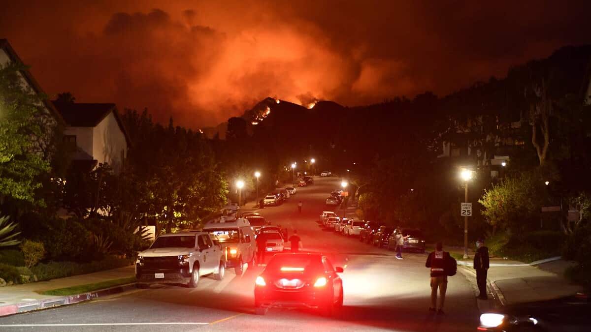 California fire: more than 500 homes evacuated

