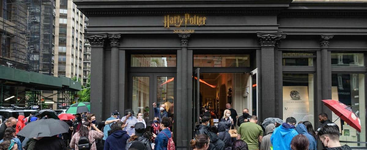 [PHOTOS] Giant Harry Potter store opens in New York

