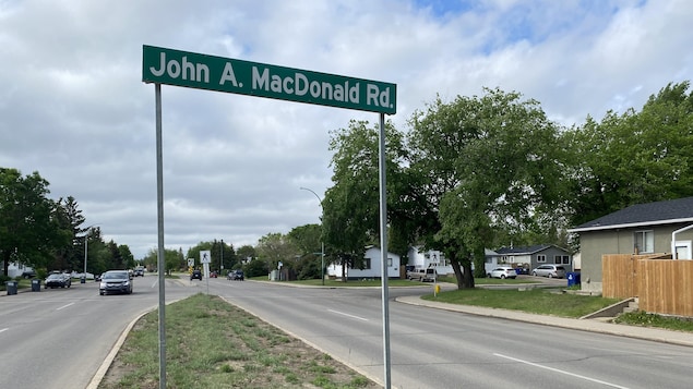 Saskatoon renomera la route John A. Macdonald


