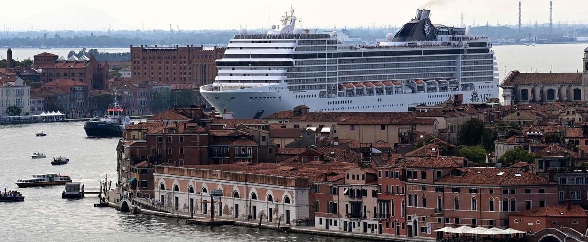 Venice reopens its lagoon to cruises in a controversial atmosphere

