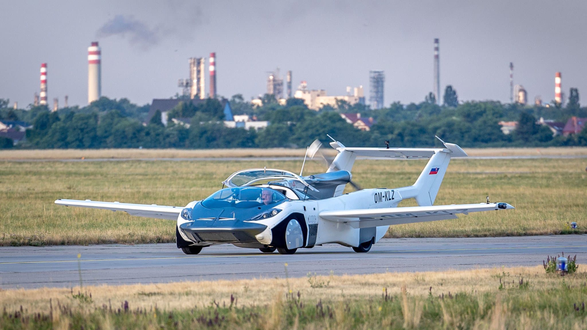 A Slovak startup turns science fiction into reality with its flying car سيارته

