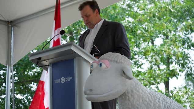 Sheepy returns to Science North to educate young people about the climate emergency

