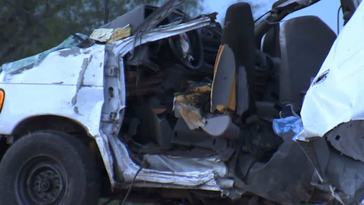 At least 10 dead in pickup truck crash in Texas


