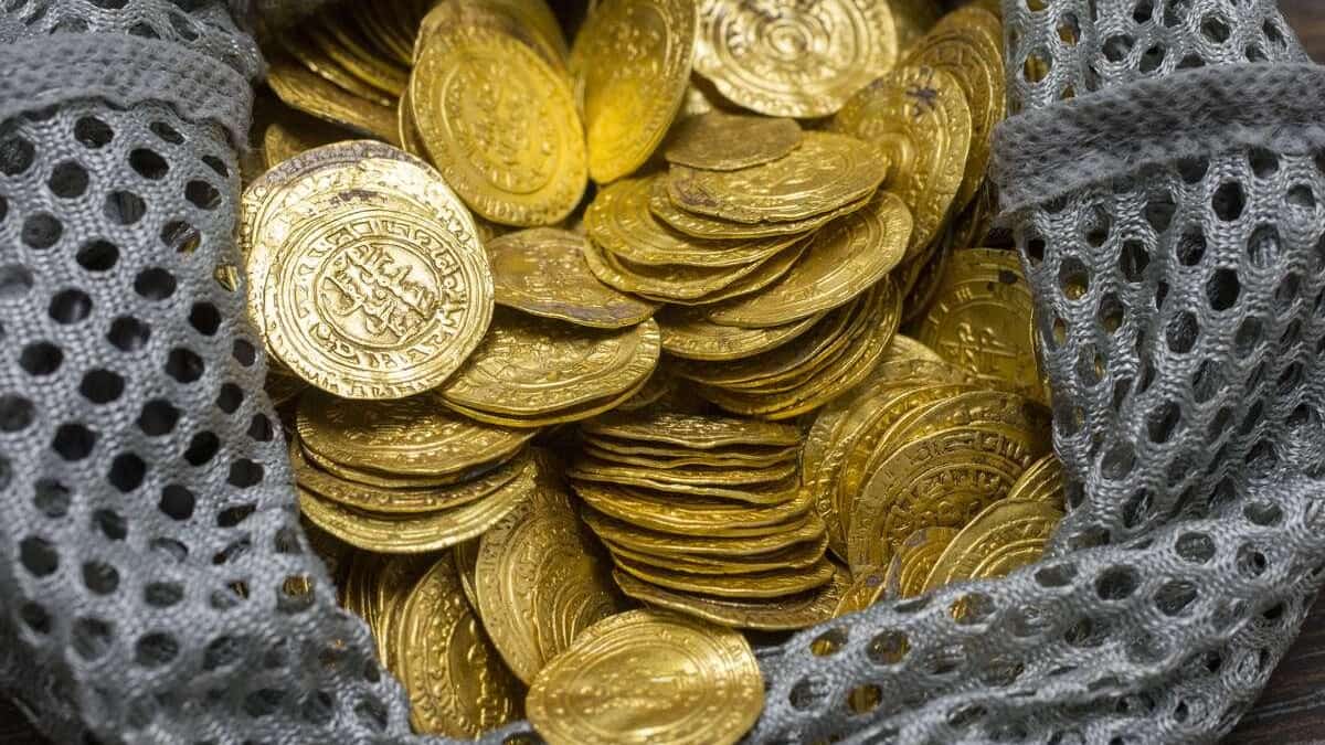 He found more than 5,000 gold coins and would only be able to keep 19 coins

