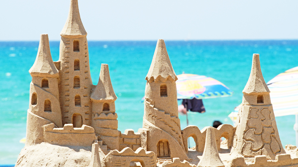 Learn how to build the perfect sandcastle according to science


