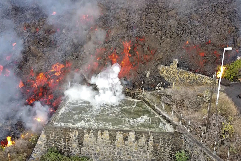   Outbreak in the Canaries |  Lava descends into the sea, terrible poisonous gases

