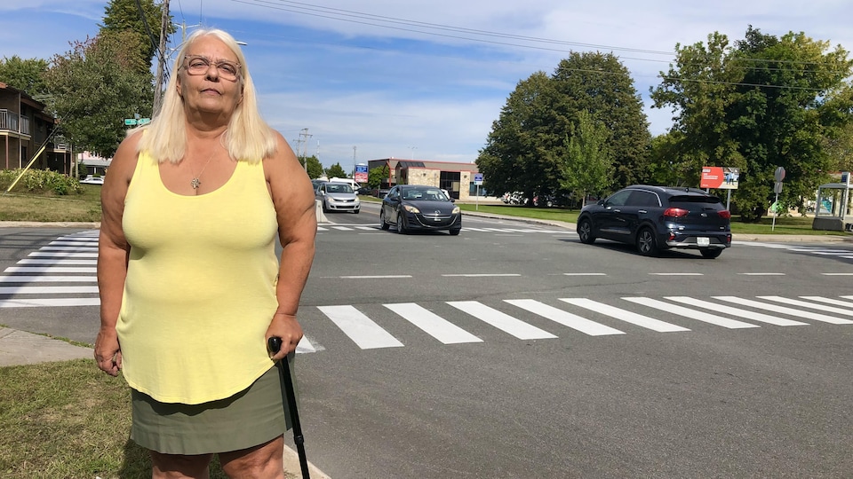 Susan Dove standing on a stick in front of an intersection in Trois-Rivieres.
