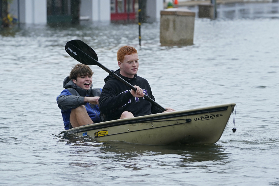Heavy floods hit the east coast of the United States

