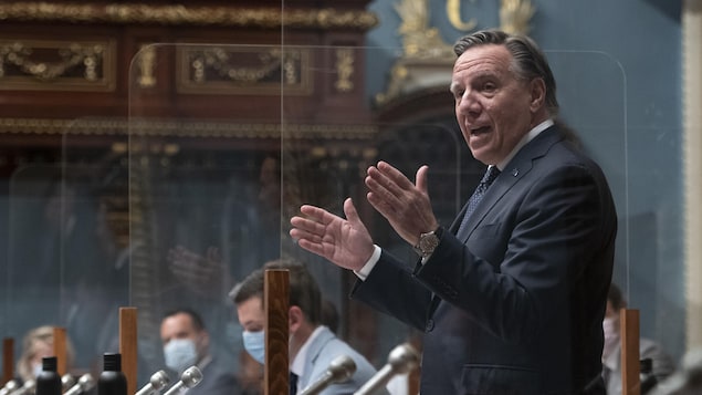 François Legault is about to give his opening speech

