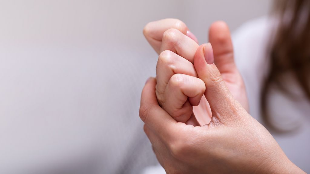 Does breaking your fingers increase the risk of osteoporosis?

