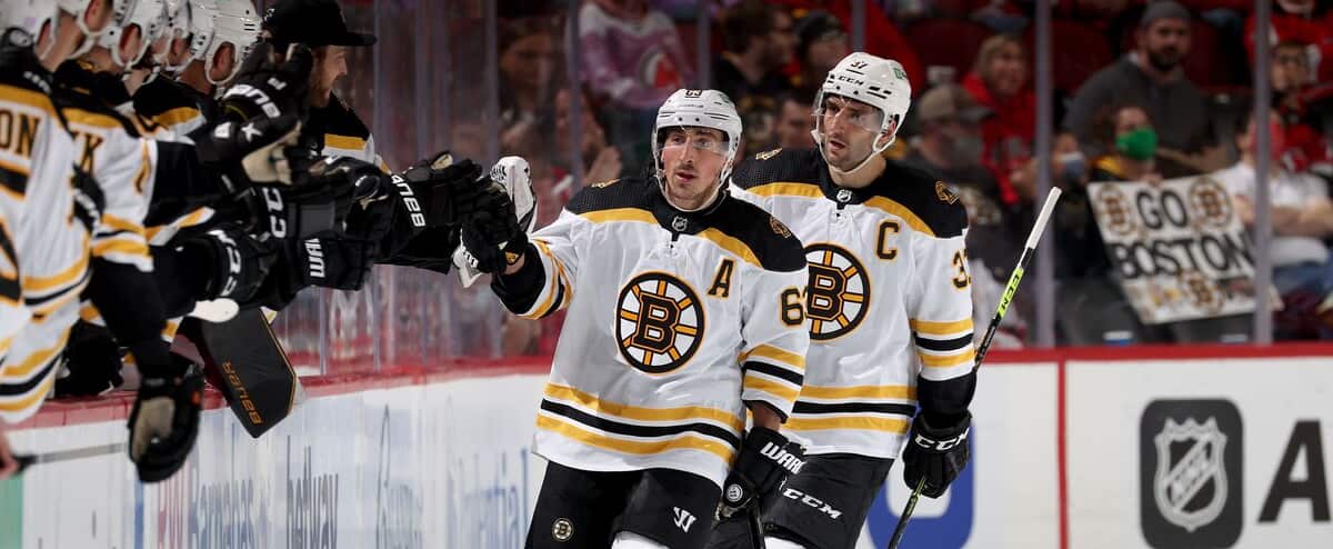 NHL: Bruins' top streak strikes again

