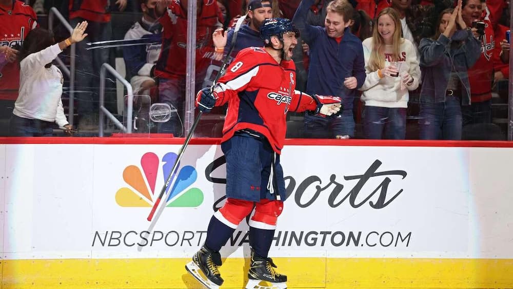 To watch: Ovechkin Joins Hull!

