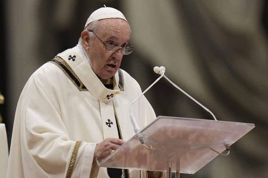 At Christmas mass, Pope calls believers to 'love petty'

