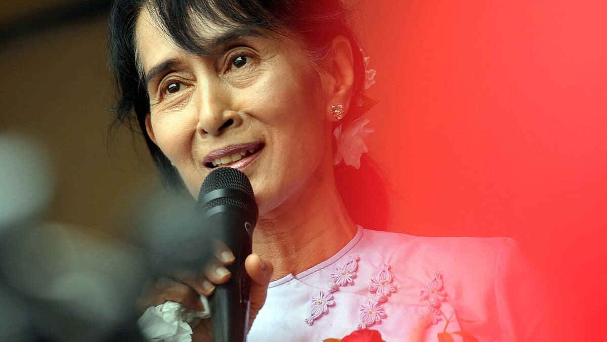 Burma: Aung San Suu Kyi sentenced to 4 years in prison by military junta

