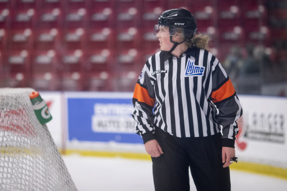  The first female QMJHL referee |  Elizabeth Mantha breaks down a barrier


