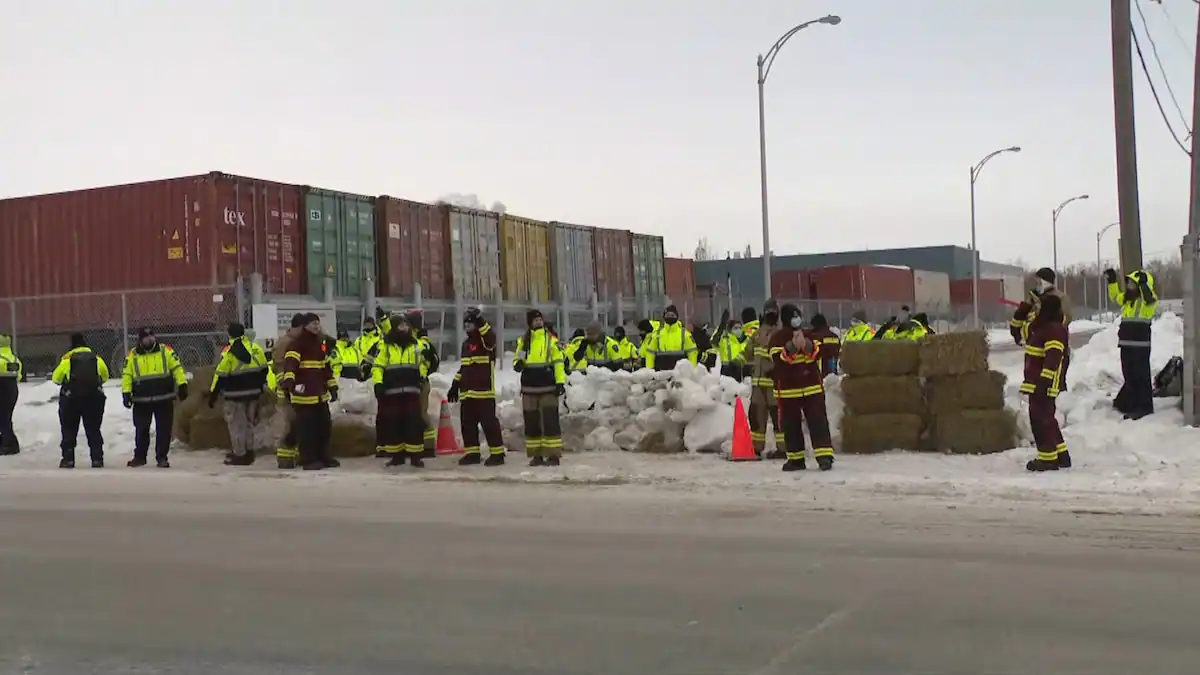 Brilliance in Montreal and Quebec: Paramedics close SAQ warehouses

