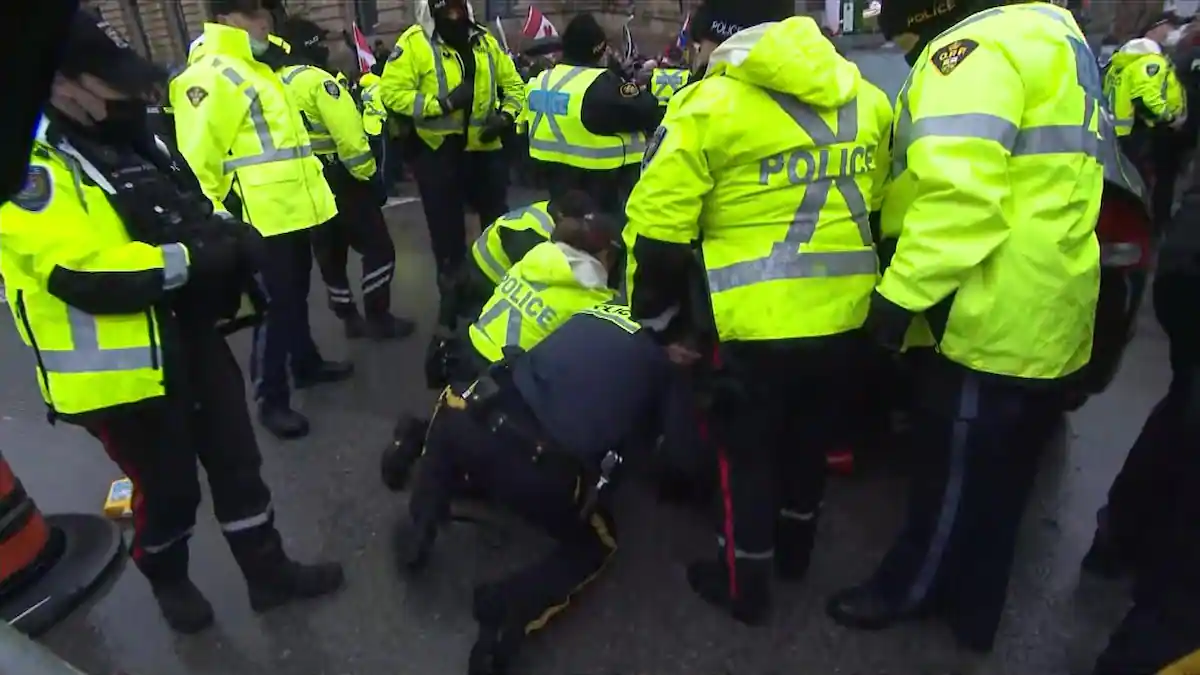  Pictures |  tightening noose around the Ottawa protesters;  Two convoy leaders arrested

