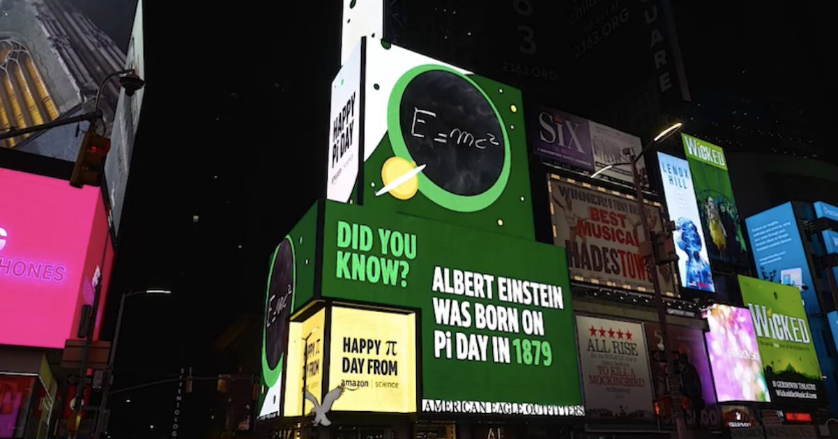 Time Square - Garden - B-Day - Billboard - Amazon - Science 