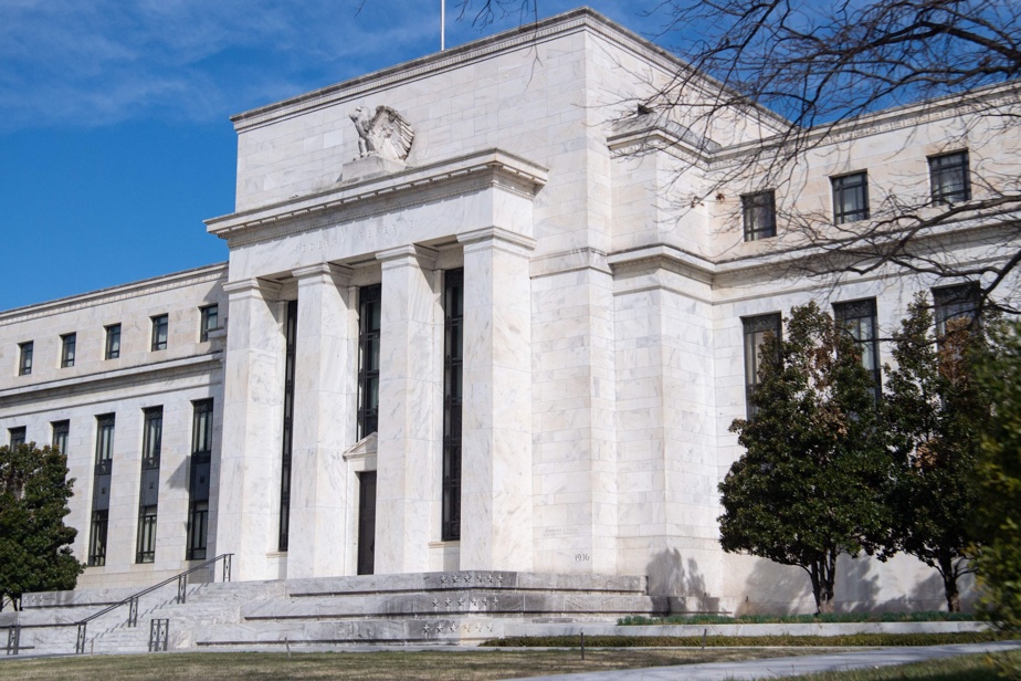 Fed official calls for more interest rate hikes

