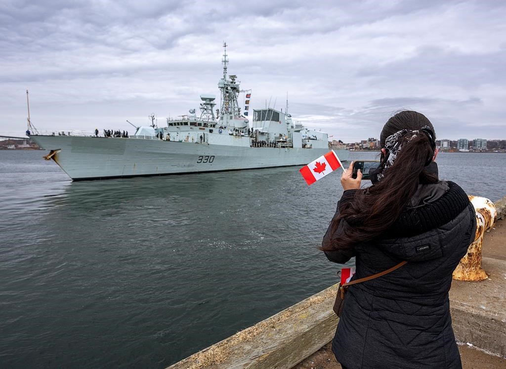 Un deuxième navire canadien s’en va en mission d’appui à l’OTAN