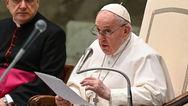  Pope Francis Apologizes to Indigenous Canadians |  Indigenous peoples in the Vatican


