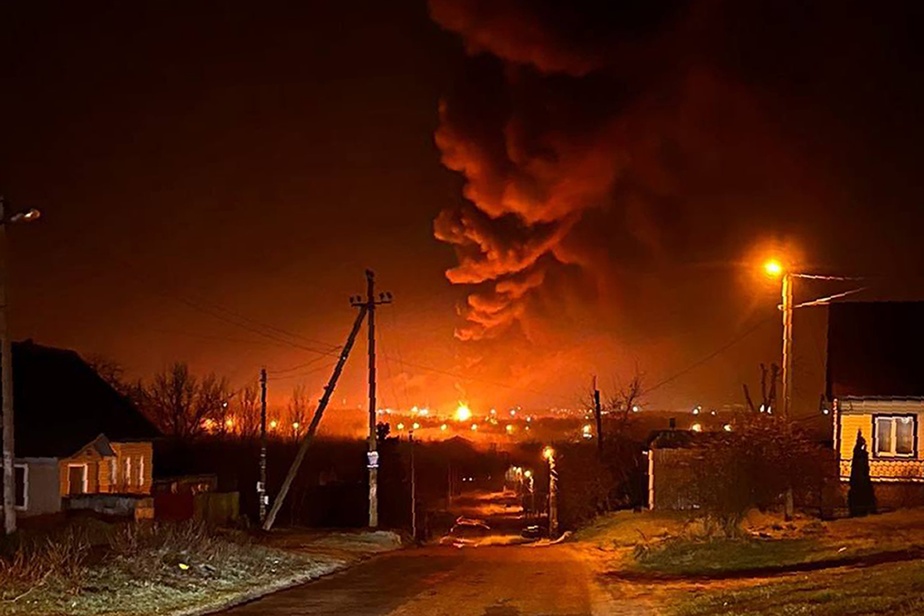  Russia |  A burnt fuel depot near the Ukrainian border

