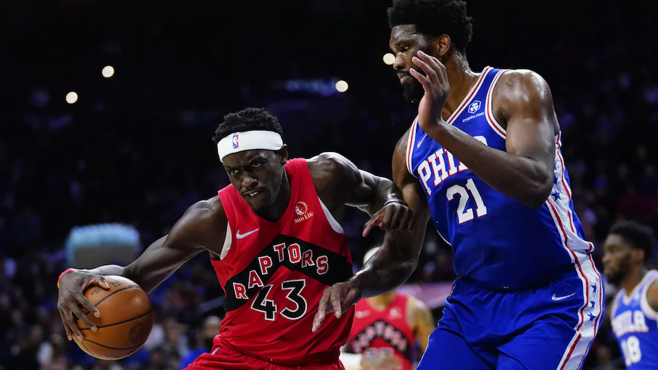 Pascal Siakam tries to attack the 76ers basket under the watchful eye of Joel Embiid.