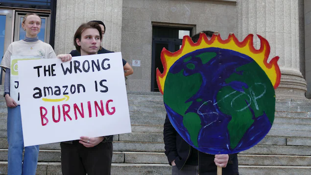 Manitoba youth committed to warn of 'climate emergency'

