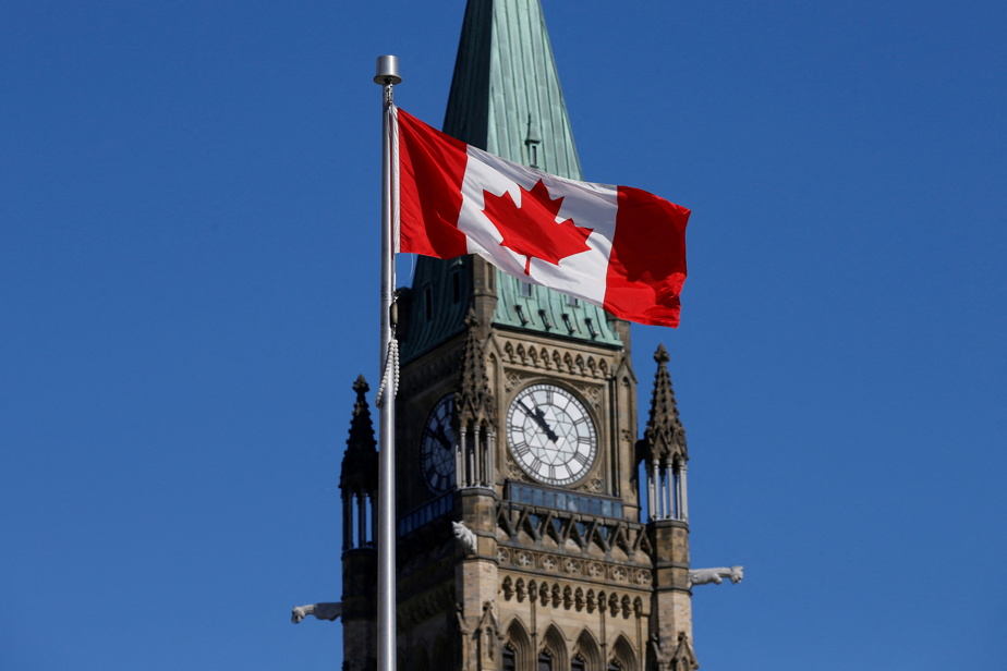  2021-2022 |  Ottawa records a budget deficit of $95.6 billion

