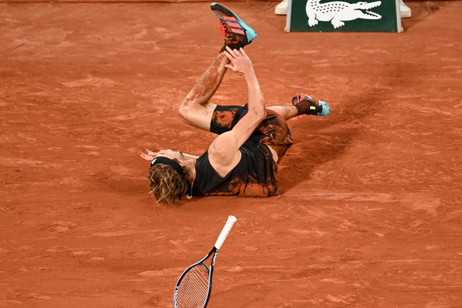  Roland Garros |  Several torn laces by Alexander Zverev

