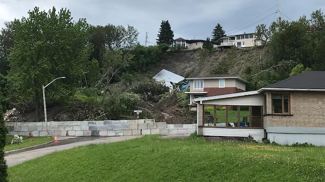 Landslide: 53 more homes evacuated in La Baie

