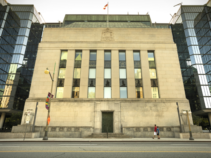 Une photo du bâtiment de la Banque du Canada.