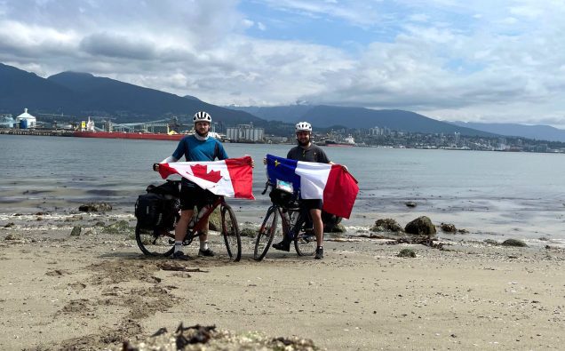 Matthew Fortin and Nathaniel Boris ride their bike in Vancouver on Wednesday.  Before leaving, they got wet with their mountain in the Pacific Ocean.  - Compliment