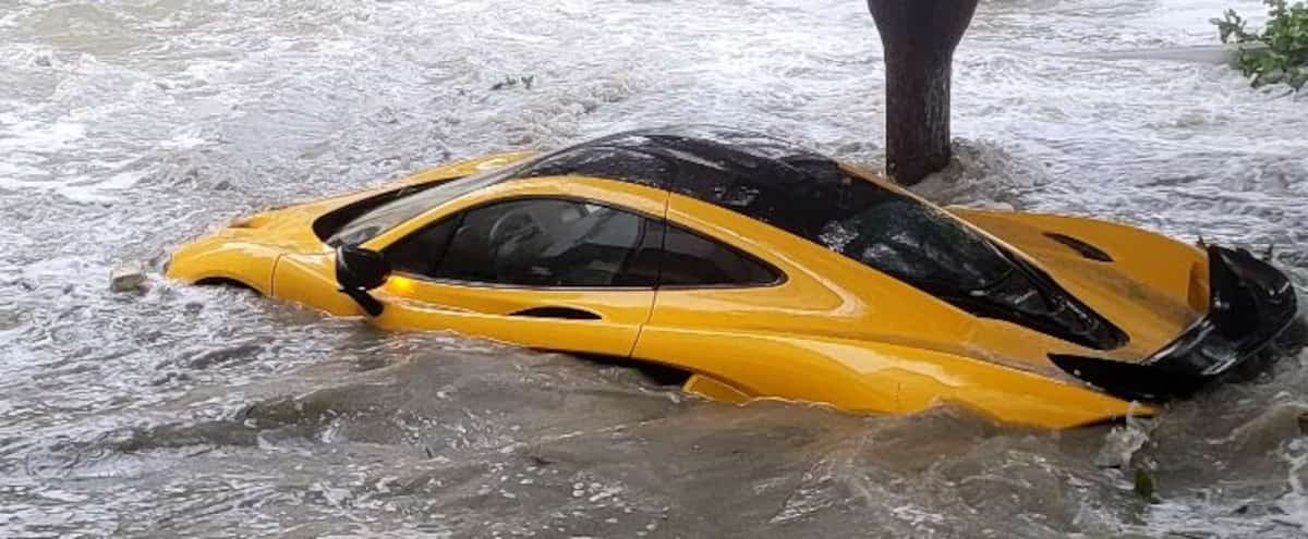 Hurricane Ian: His new luxury car swept the waves in Florida

